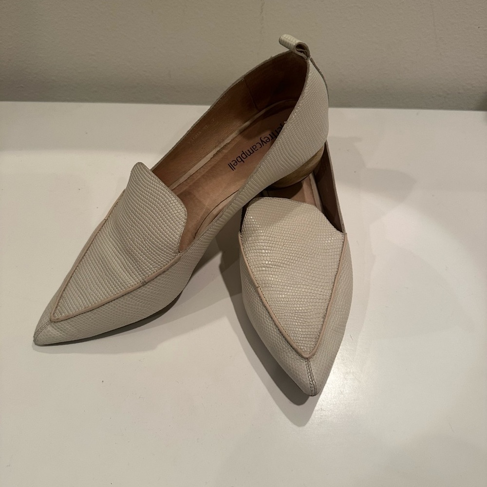 Jeffrey Campbell White Flats with Pointed Toe and Elegant Design